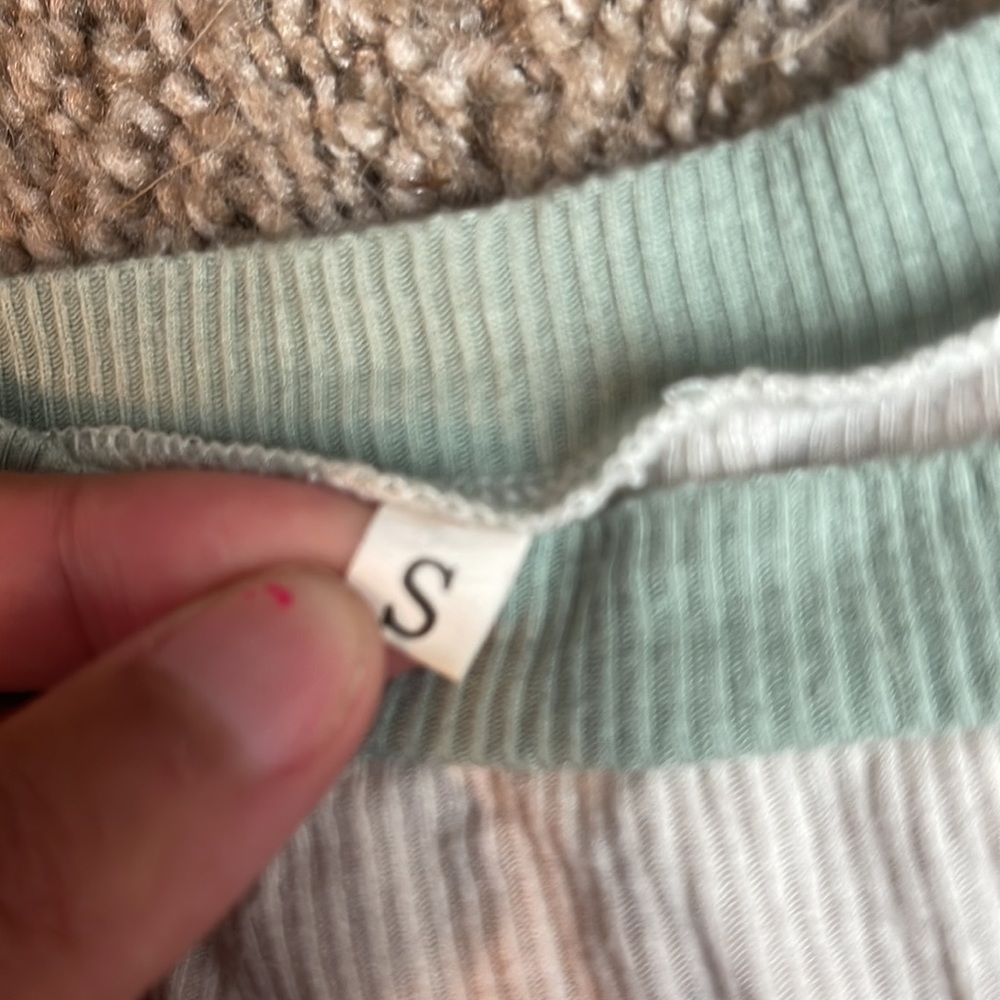 crop top! - Picture 2 of 2